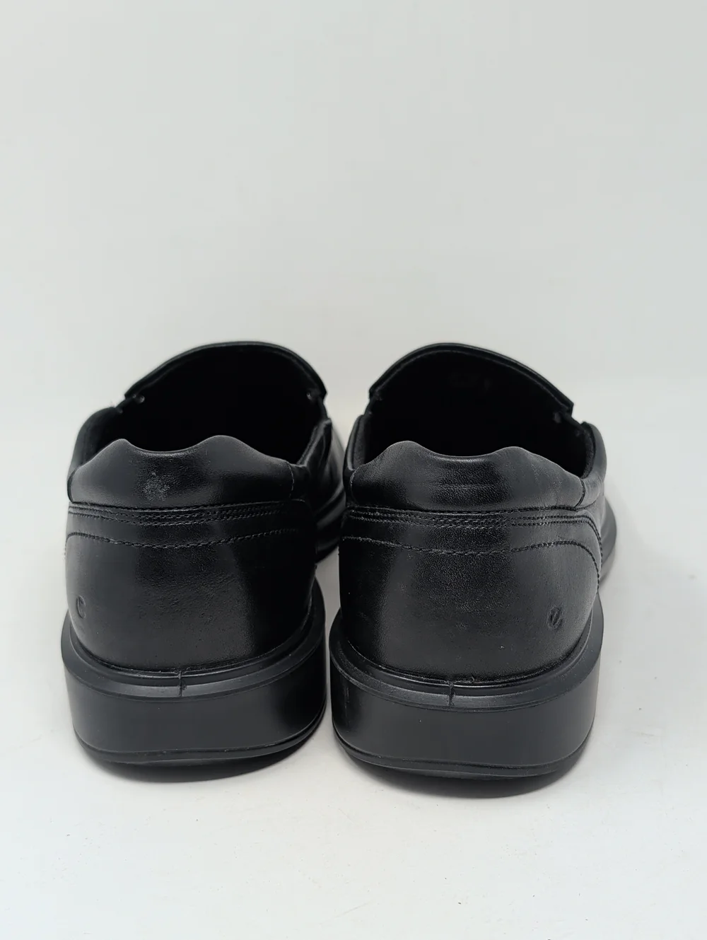 Ecco Helsinki 2 Men’s Black Leather Slip-On Loafers